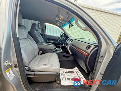 Piąte zdjęcie samochodu w środku: 2015 TOYOTA TUNDRA CREWMAX LIMITED VIN:5TFHW5F18FX417624 - miniatura