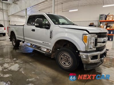 Czwarte zdjęcie samochodu z boku: 2017 FORD F250 SUPER DUTY VIN:1FT7X2BT3HEE02638 - miniatura