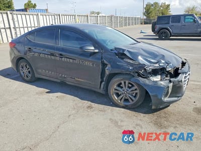 Czwarte zdjęcie samochodu z boku: 2018 HYUNDAI ELANTRA VIN:5NPD84LF2JH401930 - miniatura