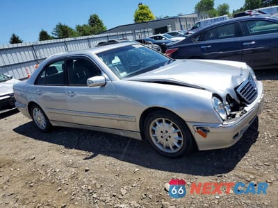 Czwarte zdjęcie samochodu z boku: 2000 MERCEDES-BENZ E 320 VIN:WDBJF65J5YB157898 - miniatura