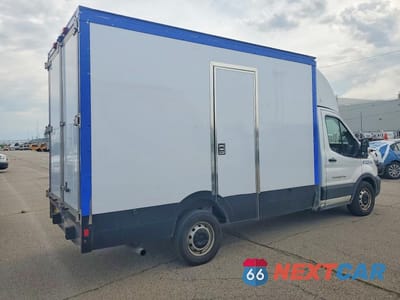 Trzecie zdjęcie samochodu z tyłu: 2021 FORD TRANSIT T-350 DELIVERY TRUCK VIN:1FDBW5Z88MKA80022 - miniatura
