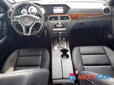 Zdjęcie 8 z 12 samochodu: 2013 MERCEDES-BENZ C 250 VIN:WDDGF4HBXDR298476 - miniatura