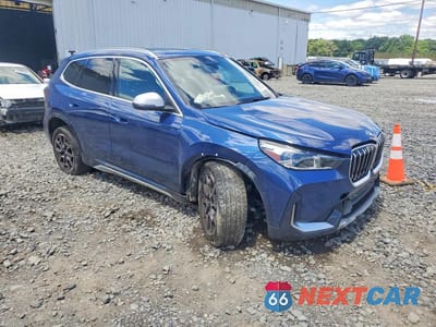 Czwarte zdjęcie samochodu z boku: 2024 BMW X1 XDRIVE28I VIN:WBX73EF0XR5Z08274 - miniatura