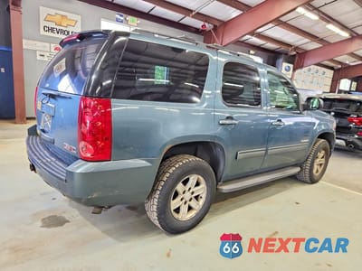 Trzecie zdjęcie samochodu z tyłu: 2010 GMC YUKON SLT VIN:1GKUKCE05AR101610 - miniatura