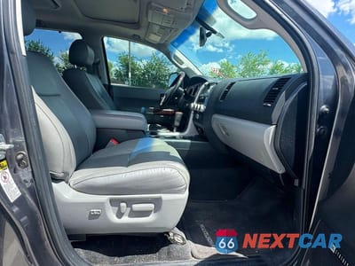 Piąte zdjęcie samochodu w środku: 2012 TOYOTA SEQUOIA PLATINUM VIN:5TDDW5G11CS071124 - miniatura