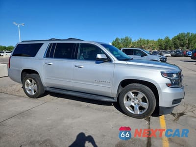Czwarte zdjęcie samochodu z boku: 2017 CHEVROLET SUBURBAN K1500 LS VIN:1GNSKGKC5HR302711 - miniatura