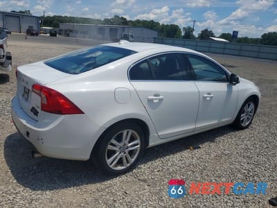Trzecie zdjęcie samochodu z tyłu: 2013 VOLVO S60 T5 VIN:YV1612FS2D2183496 - miniatura