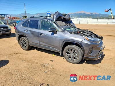 Czwarte zdjęcie samochodu z boku: 2023 TOYOTA RAV4 SE VIN:JTM16RFV4PD089200 - miniatura