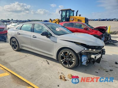 Czwarte zdjęcie samochodu z boku: 2023 KIA K5 GT LINE VIN:5XXG64J25PG214365 - miniatura