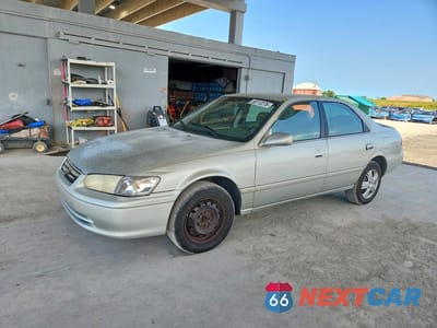 2000 TOYOTA CAMRY LE 4T1BG22K5YU012465 - główne zdjęcie licytacji z USA - miniatura