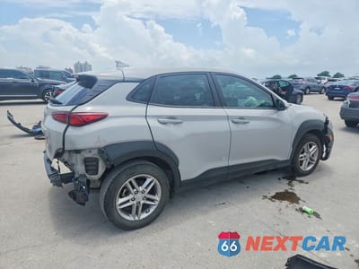 Trzecie zdjęcie samochodu z tyłu: 2023 HYUNDAI KONA SE VIN:KM8K22AB3PU951340 - miniatura