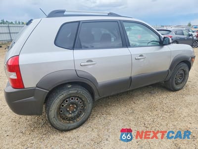 Trzecie zdjęcie samochodu z tyłu: 2006 HYUNDAI TUCSON GL VIN:KM8JM72D76U399391 - miniatura