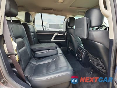 Zdjęcie 11 z 14 samochodu: 2019 TOYOTA LAND CRUISER VX-R VIN:JTMCY7AJ7K4080415 - miniatura