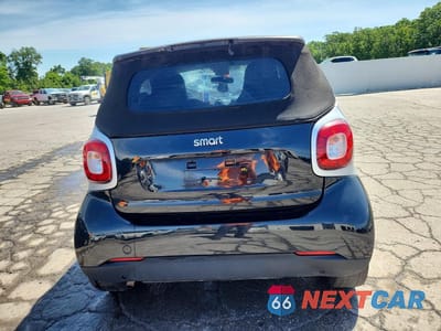 Zdjęcie 6 z 13 samochodu: 2017 SMART FORTWO VIN:WMEFK5DA2HK137429 - miniatura