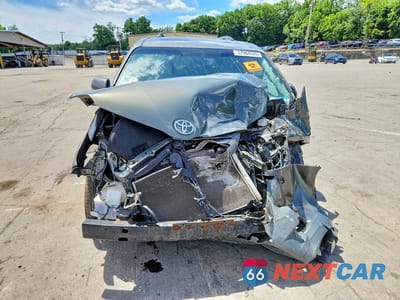 Piąte zdjęcie samochodu w środku: 2011 TOYOTA SIENNA XLE 7-PASSENGER VIN:5TDDK3DC1BS011719 - miniatura