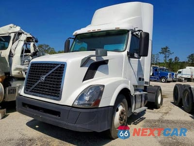 Drugie zdjęcie samochodu z przodu: 2018 VOLVO VNL SEMI TRUCK VIN:4V4N39TG5JN892443 - miniatura