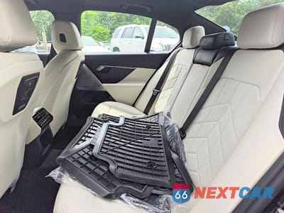 Zdjęcie 10 z 14 samochodu: 2026 BMW 530 XI VIN:WBA53FJ07TCW28698 - miniatura