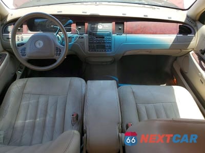 Zdjęcie 8 z 12 samochodu: 2004 LINCOLN TOWN CAR EXECUTIVE VIN:1LNHM81W24Y665929 - miniatura
