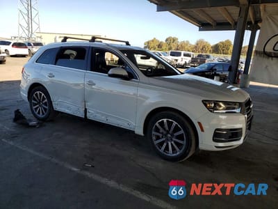 Czwarte zdjęcie samochodu z boku: 2017 AUDI Q7 PREMIUM PLUS VIN:WA1LAAF78HD006311 - miniatura