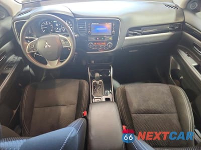 Zdjęcie 8 z 13 samochodu: 2019 MITSUBISHI OUTLANDER SE VIN:JA4AZ3A30KZ055576 - miniatura