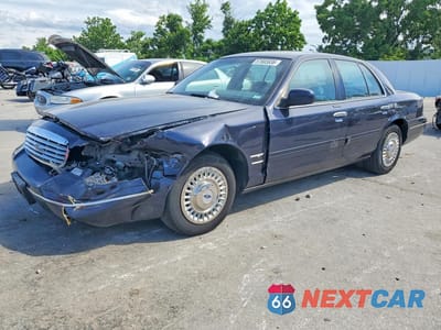 1999 FORD CROWN VICTORIA 2FAFP73W0XX121210 - główne zdjęcie licytacji z USA - miniatura