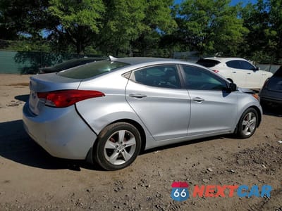 Trzecie zdjęcie samochodu z tyłu: 2013 HYUNDAI ELANTRA GLS VIN:5NPDH4AE0DH228715 - miniatura