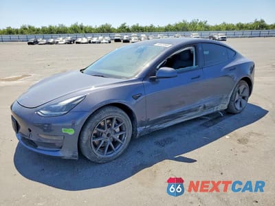 2023 TESLA MODEL 3 5YJ3E1EA8PF516236 - główne zdjęcie licytacji z USA - miniatura