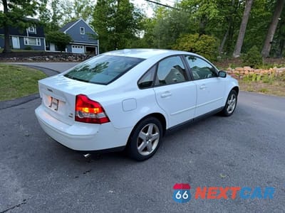 Czwarte zdjęcie samochodu z boku: 2006 VOLVO S40 T5 VIN:YV1MH682162191826 - miniatura