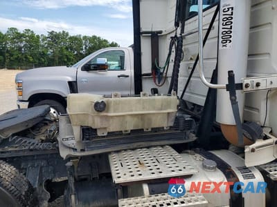Zdjęcie 6 z 10 samochodu: 2017 VOLVO VNL SEMI TRUCK VIN:4V4N39TG9HN988022 - miniatura