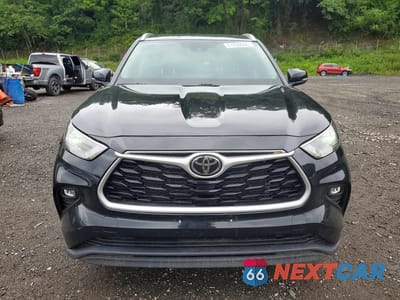 Piąte zdjęcie samochodu w środku: 2022 TOYOTA HIGHLANDER XLE VIN:5TDGZRBH6NS583660 - miniatura