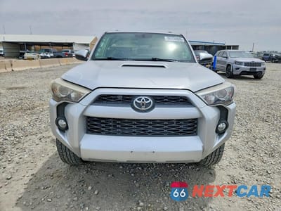Piąte zdjęcie samochodu w środku: 2019 TOYOTA 4RUNNER SR5 VIN:JTEBU5JR8K5662952 - miniatura