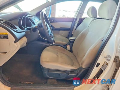 Zdjęcie 7 z 12 samochodu: 2012 KIA FORTE EX VIN:KNAFU5A24C5507242 - miniatura