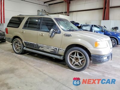 Czwarte zdjęcie samochodu z boku: 2004 FORD EXPEDITION XLT VIN:1FMRU15WX4LA67106 - miniatura