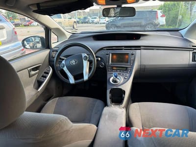 Zdjęcie 9 z 14 samochodu: 2011 TOYOTA PRIUS THREE VIN:JTDKN3DU4B5341576 - miniatura