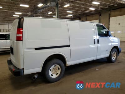 Trzecie zdjęcie samochodu z tyłu: 2019 CHEVROLET EXPRESS 2500 CARGO DELIVERY VAN VIN:1GCWGAF1XK1208086 - miniatura