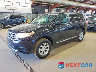 2013 TOYOTA HIGHLANDER BASE 5TDBK3EH6DS203562 - główne zdjęcie licytacji z USA - miniatura