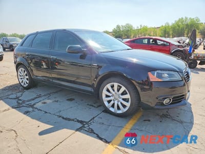 Czwarte zdjęcie samochodu z boku: 2011 AUDI A3 PREMIUM PLUS VIN:WAUMFAFMXBA081048 - miniatura