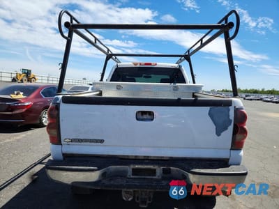 Zdjęcie 6 z 12 samochodu: 2006 CHEVROLET SILVERADO K2500 HEAVY DUTY VIN:1GCHK23D26F259215 - miniatura
