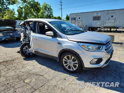 Czwarte zdjęcie samochodu z boku: 2019 FORD ESCAPE SE VIN:1FMCU9G96KUC08417 - miniatura