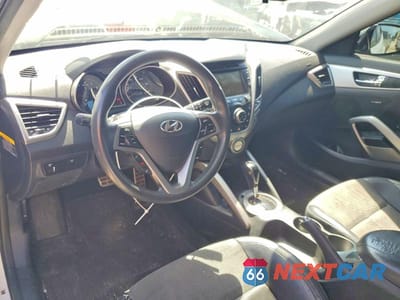 Zdjęcie 8 z 12 samochodu: 2013 HYUNDAI VELOSTER BASE VIN:KMHTC6AD8DU137674 - miniatura