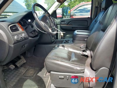Zdjęcie 7 z 12 samochodu: 2009 GMC SIERRA K3500 SLT VIN:1GTHK936X9F139371 - miniatura