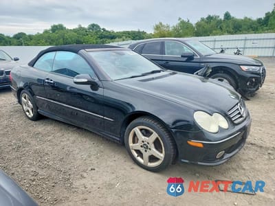 Czwarte zdjęcie samochodu z boku: 2005 MERCEDES-BENZ CLK 500 VIN:WDBTK75J95F123493 - miniatura