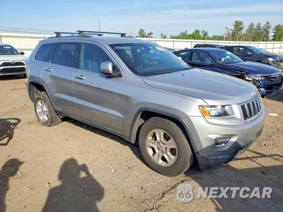 Czwarte zdjęcie samochodu z boku: 2016 JEEP GRAND CHEROKEE LAREDO VIN:1C4RJFAG8GC348236 - miniatura
