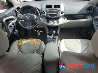 Zdjęcie 8 z 13 samochodu: 2008 TOYOTA RAV4 LIMITED VIN:JTMBD31V886080133 - miniatura
