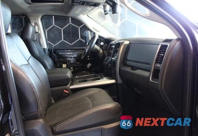 Piąte zdjęcie samochodu w środku: 2018 RAM 2500 LARAMIE VIN:3C6UR5NJ1JG192443 - miniatura