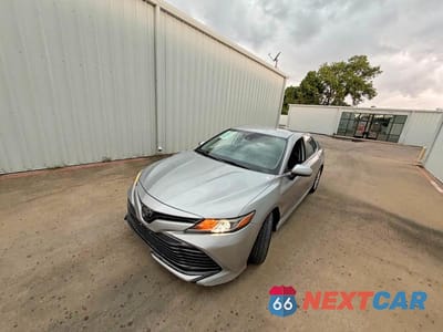 Drugie zdjęcie samochodu z przodu: 2020 TOYOTA CAMRY LE VIN:4T1C11AK2LU887853 - miniatura