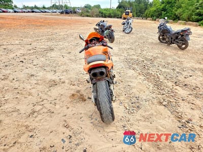 Czwarte zdjęcie samochodu z boku: 2006 HONDA CBR600 RR VIN:JH2PC37036M310570 - miniatura