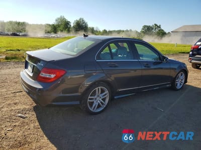 Trzecie zdjęcie samochodu z tyłu: 2013 MERCEDES-BENZ C 300 4MATIC VIN:WDDGF8AB5DA840065 - miniatura