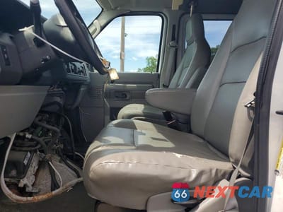 Zdjęcie 7 z 13 samochodu: 2010 FORD ECONOLINE E150 VAN VIN:1FTNE1EW1ADA58476 - miniatura