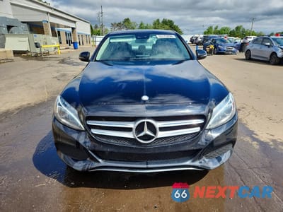 Piąte zdjęcie samochodu w środku: 2017 MERCEDES-BENZ C 300 4MATIC VIN:55SWF4KB9HU185644 - miniatura